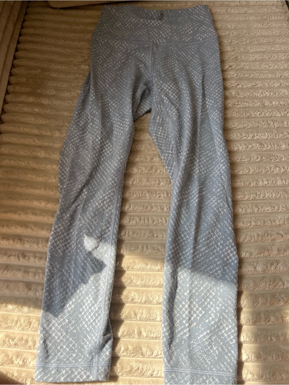 Wunder Under High-Rise Crop 23” Leggings in Light Blue Print Size 4 - Picture 2 of 4